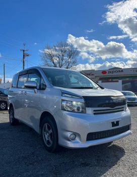 Toyota Voxy, 2009 г., Краснодар