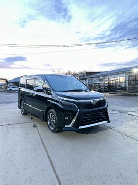 Toyota Voxy, 2020 г., Омск